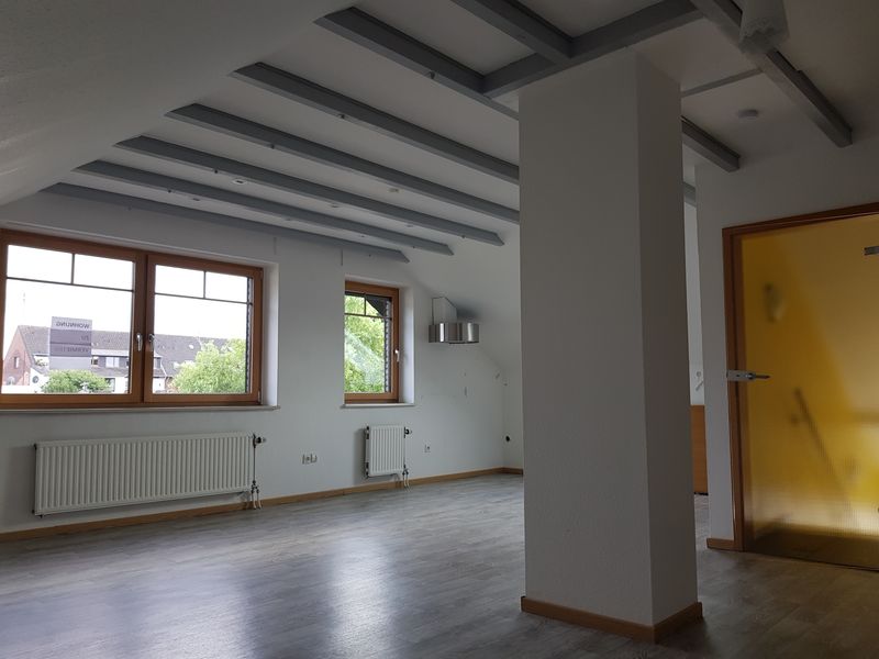 Helle Whg im DG - Wärmepumpe, Solaranlage, WALLBOX